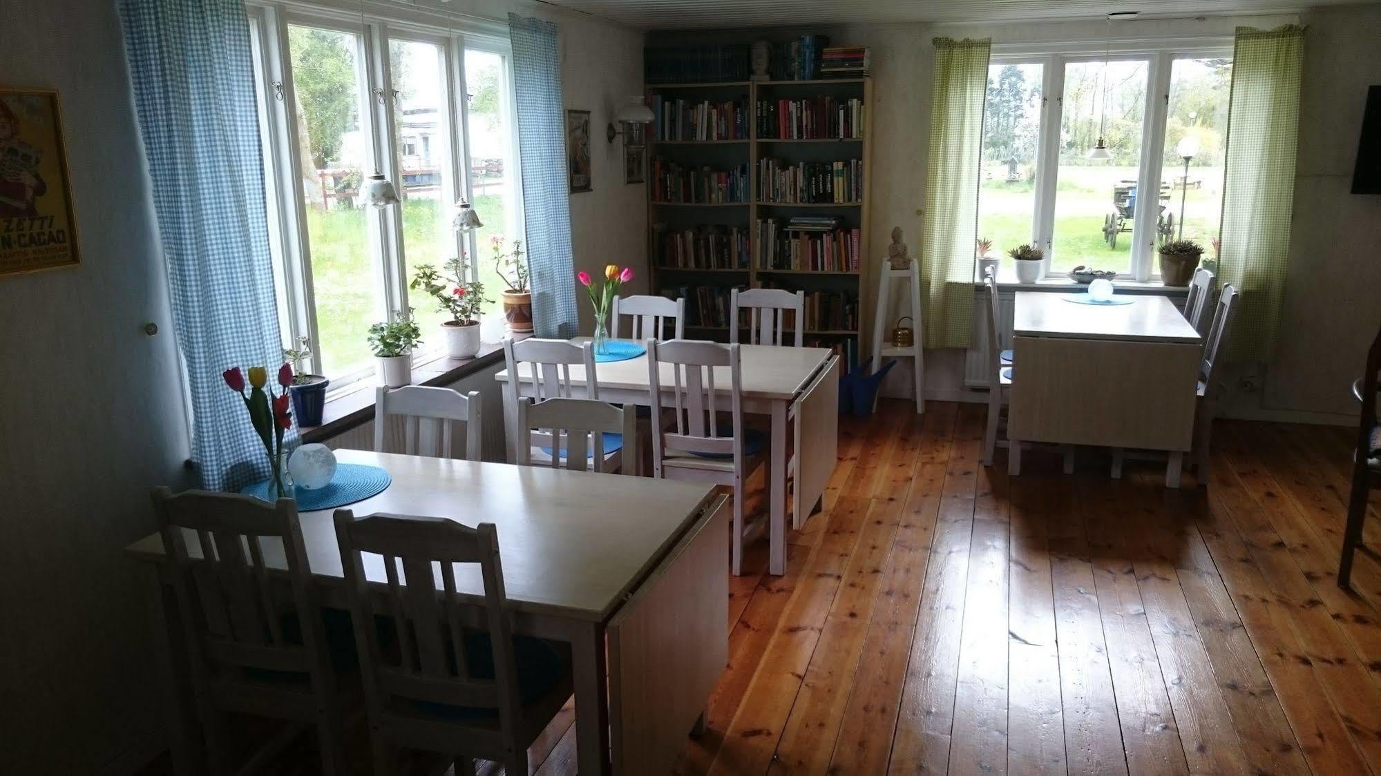 Stf Hagaby/Lantgarden Hostel Löttorp Buitenkant foto